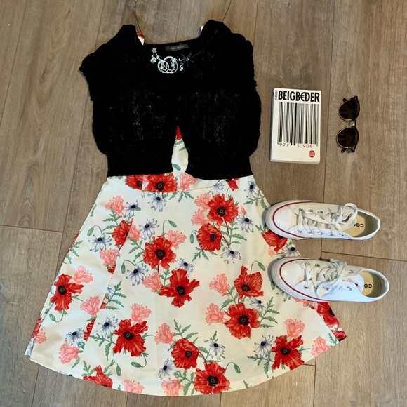 FREE WITH PURCHASE 🛍 Black crop top - Picture 1 of 6